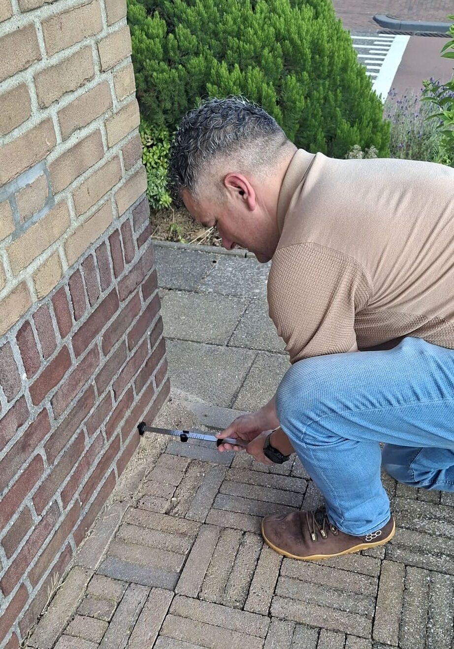 Inmeting van de buitengevel op locatie